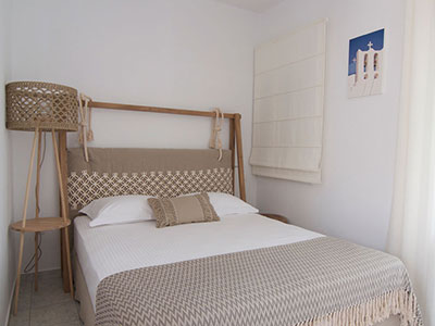 Υπνοδωμάτιο με διπλό κρεβάτι