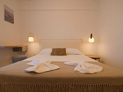 Διπλό κρεβάτι στα Στούντιος Νικολέτα